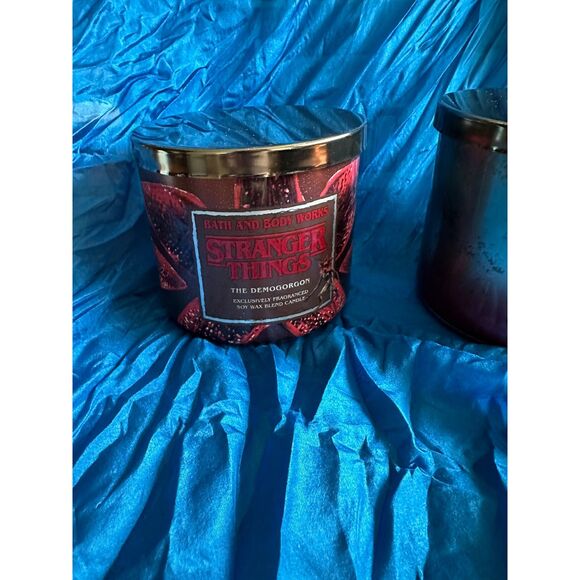 Stranger Things Bath and Body Works 3 Wick Candle Bundle New - Picture 5 of 9